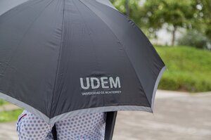 Paraguas UDEM Negro