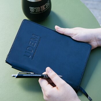 Libreta ejecutiva con bolígrafo UDEM